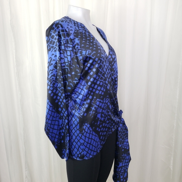 Adrianna Papell 100% silk blue black print long sleeve wrap top with side tie - Picture 5 of 7